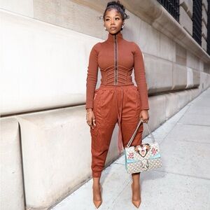 Meet your Posher, Zanura